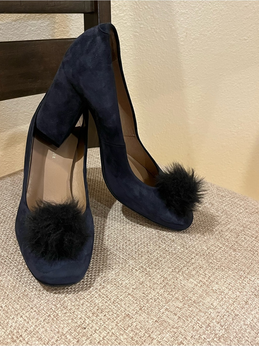 Anthropologie suede navy blue block heel pumps w/ faux fur pompons. Vintage. 6.5 - Picture 6 of 15